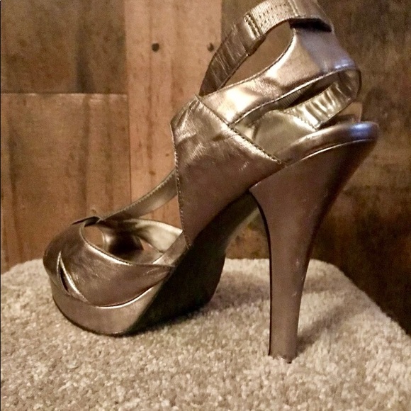 BCBgirls Devona Size 9 Platform T-Strap Heels - Picture 3 of 8